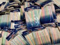 Multiple sealed packs of 100 flexible, pastel-colored straws, showing quantity and packaging details.