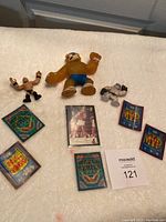 Overview of all items in lot, showing 3 figurines and 6 cards arranged on a white surface.