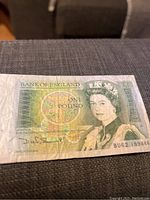 Front side of the one pound note showing Queen Elizabeth II in ceremonial attire, with serial number BU62 189446 and Bank of England text.