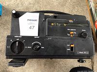 Top view of the Chinon 2500 GL projector showing the control panel with selector, speed knob, film selector, focus knob, and run/still switch.