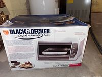 Box of the Black & Decker Digital Advantage CT09500 toaster oven with product images and text on the front and top of the box.