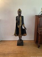 Full-length front view of the statue on a square plinth