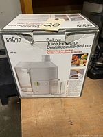 Closed box packaging of Braun Deluxe Juice Extractor model MP80 showing product image and features