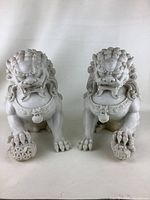 Front view of both guardian lions side by side