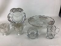 Full view of the glassware set including serving platter and two smaller glasses with handles