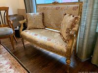 Front view of settee showing overall appearance