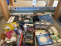 Full overview of the lot showing boxes and loose bulbs representing the variety