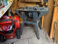 Bosch router mounted in Vermont American table stand