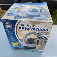 Front of packaging showing Innovage Auto Series wet and dry auto vacuum with image of the product and indication of 3 attachment heads.