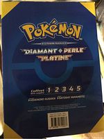 Blue box with yellow corners labeled Pokémon Diamant Perle Platine featuring series numbering 1 to 5 and author names