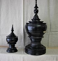 View of both lacquer offering bowls side by side showing relative scale and condition.