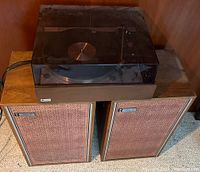 Front view of turntable on two speakers