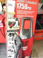 Boxed Husky power washer with 1750 PSI pressure and spray gun shown in front with Spanish product details on the box.