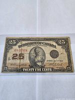 Front side of the 1923 Dominion of Canada 25 cents banknote showing serial number 689708 and beaver image.