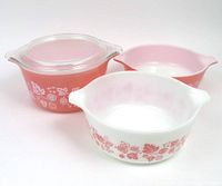 Three casseroles arranged with lid on 1 qt showing full set