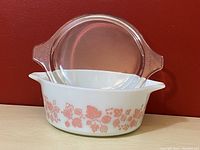 Full view of Pyrex 472 casserole dish with Gooseberry pattern and clear glass lid.