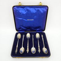Six sterling silver teaspoons with figural handles arranged in original fitted presentation box