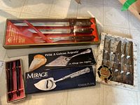 Overview of the boxed sets including steak knives, carving set, cheese plane and cake server