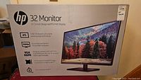 Front of sealed HP 32 Monitor box showing model, size and features