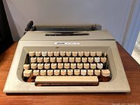 Front view, keys and housing visible