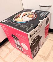 View of Instant Pot Duo Mini box showing product image, features, and branding.