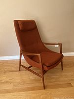 Front three-quarter view showing full chair, tufted backrest, headrest and seat cushion