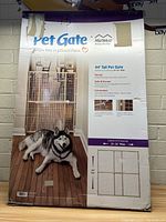 Box front showing branding, product image with dog, key features and gate size.