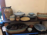 Overview of all pottery items displayed on shelf
