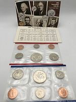 Two images showing the 1985 USA uncirculated coin sets from P and D mints with original packaging, coin specifications chart, and individual coins sealed in plastic.