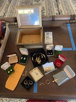 Overview of all jewelry items displayed