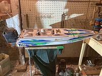 Full side profile of the Speed Vee 800 toy boat showing colorful graphics and motor.