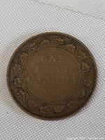 Obverse side of the 1913 Canada Large One Cent Penny Coin showing the 'ONE CENT CANADA 1913' text and maple leaf wreath