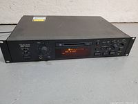 Front view of unit on floor showing display reading “NO DISC” and overall condition