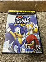 Front cover of Sonic Heroes Nintendo GameCube game case showing the cover art with Sonic, Tails, and Knuckles characters.