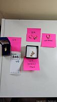 Overview of all items arranged with sticky notes indicating karat and item type.