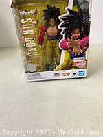 Front view of Son Goku Dragon Ball figure in box showing figure and packaging detail