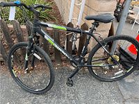 Full side view of Diamondback Sorrento bike with flat tires and medium sized 18 inch alloy frame