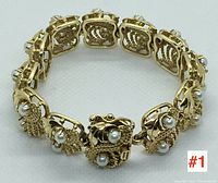 Circular arrangement of bracelet showing alternating openwork gold links with central pearls
