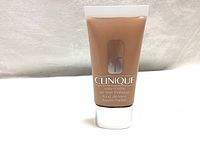 Front view of sealed Clinique Stay-Matte Oil-Free Makeup tube showing product name and brand details.