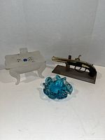 Image showing the satin glass box decorated with blue painted flowers, the turquoise Barovier glass ashtray, and the Pistola lighter on its wooden stand.