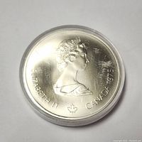 Obverse side with Queen Elizabeth II profile and inscription.
