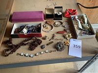 Full overview of the lot of vintage jewelry and watches laid out on a table showing all pieces