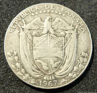 Obverse side of 1967 Panama Medio Balboa coin showing national coat of arms and date.