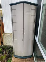 Front exterior view of closed shed