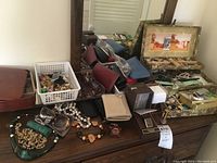 Overview of lot on dresser: jewelry pieces, cases, trays