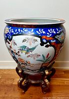 Side view of planter on stand