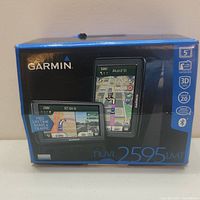 Front of Garmin GPS box showing model name, screen image, and basic product features.