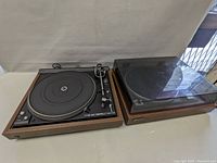 Overview of two turntables side by side on white background