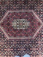 Full view of central hexagonal medallion and surrounding pattern