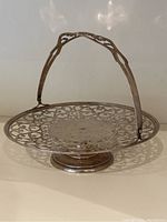Front view of pedestal dish with handle upright